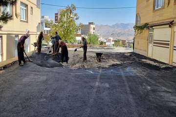 در راستای ساماندهی معابر و رضایتمندی اهالی ساکن در آپاتمانهای علوم پزشکی عملیات  آسفالت محوطه آپارتمان های علوم پزشکی کوی بابان